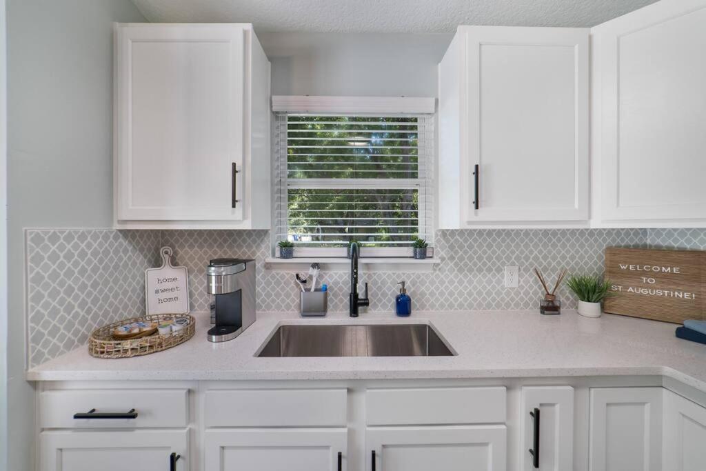 New Modern Bungalow Close To Downtown! Fully Fenced Yard St. Augustine Exterior foto